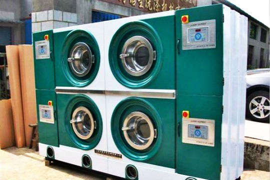 　一套小型的干洗店设备要多少钱？