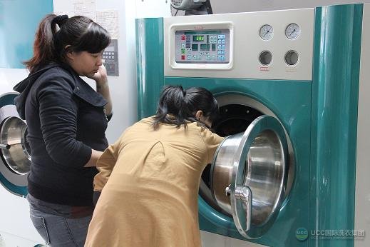 UCC国际洗衣干洗加盟店洗衣操作过程